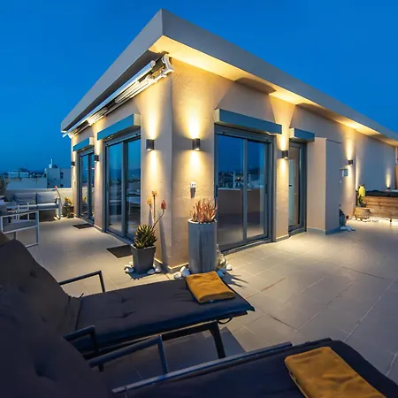 Majestic Penthouse In The Heart Of *